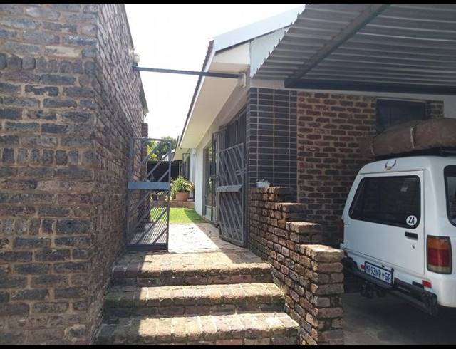 4 BEDROOM HOUSE FOR SALE IN GREENHILLS